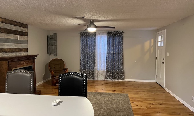Clarksville House | House located at Lake Ludwig. Ride out to Red Lick mountain bike trails.
