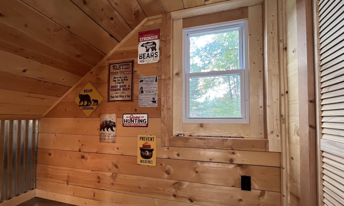 Houghton Lake Cabin | Cozy cabin great for vacationers, hunters/fishers, snowmobilers/ORVers!
