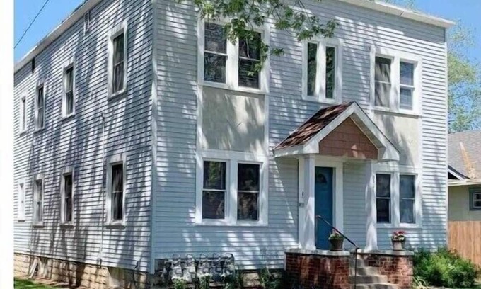Victory Apartment | Comfy, Convenient Renovated 1bd with Vintage Charm for Month+ Stays
