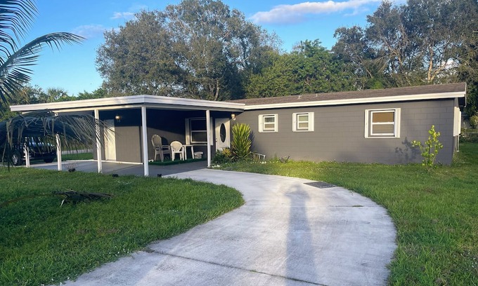 Fort Pierce House | Spacious Midcentury Paradise in Sunny Fort Pierce Florida!