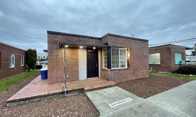 Hilltop House | Dr. Murray's Office - Pristine Hilltop Home Close to Hospitals and Light Rail