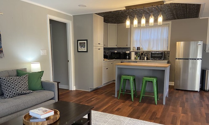 North Decatur House | Enchanted Forest in the City- Spacious & Private Guest Suite w/patio & king bed