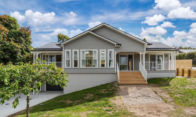 Richmond Heights House | Sparkly and New with wi-fi and 2 minutes to Botanical Gardens