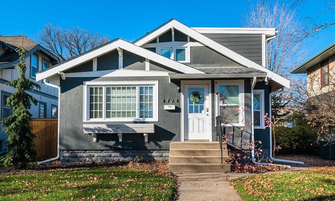Northrop House | Nokomis Nirvana: Delightful 4BR Gem in MPLS