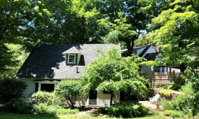 Great Barrington House | Charming Cottage - Walk To Town