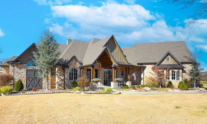 Owasso House | Spacious Owasso Vacation Rental w/ Private Pool!