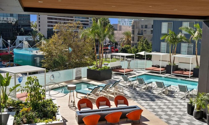 East Village Apartment | LUX Walk Conv Ctr Free Park Wi-Fi, EV Pool Gym C