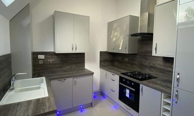 Wolverhampton Apartment | Remarkable 2-Bed Penthouse in Wolverhampton