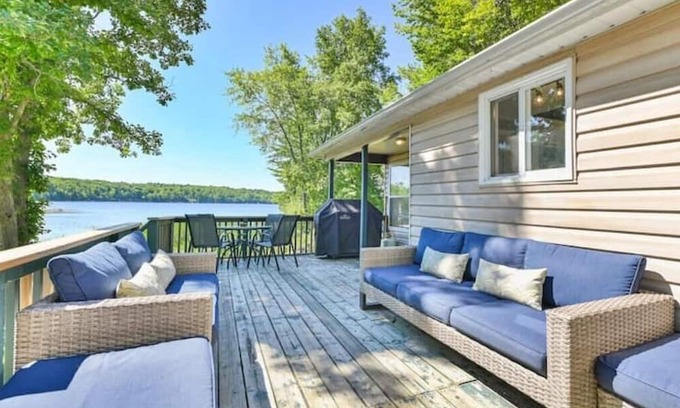 Centre Hastings Cottage | The Lakeview