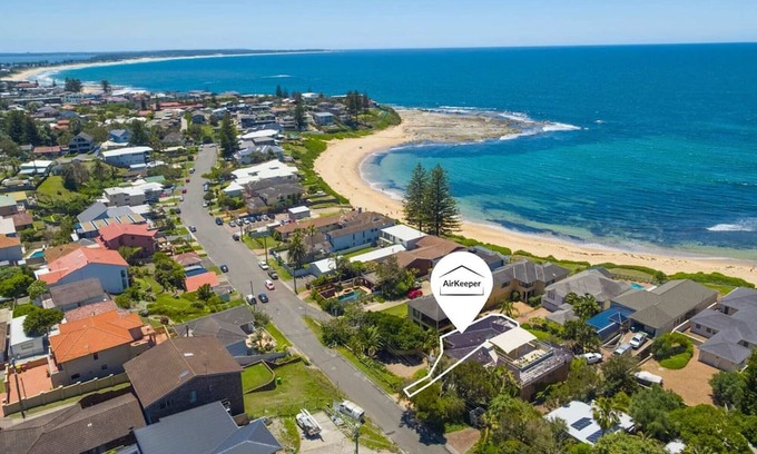 Blue Bay Apartment | Blissful Beachfront Pad - Pet Friendly / Direct Beach Access