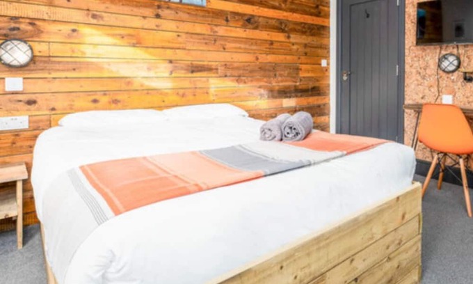 Grimsby House | 6BR Ensuite House in the heart of Eleanor Street
