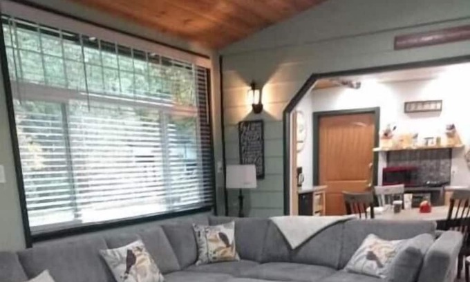 Lewis County Apartment | 4 Black Birds