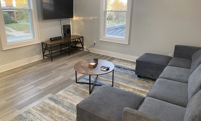 Roanoke Apartment | Grandin Village Suite