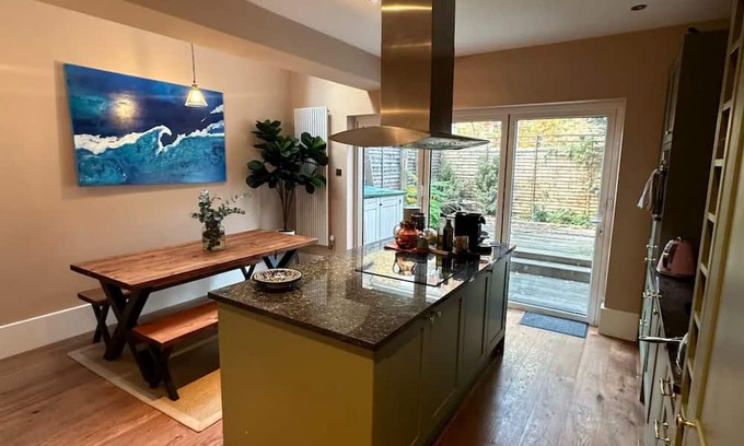 Thornton House | Tranquil & Family-friendly 3BD Home, Clapham!