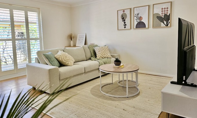 Ryde Villa | Cosy 3BR House w garden, 7 mins drive to Macquarie Centre, 5 stars on AirB&B