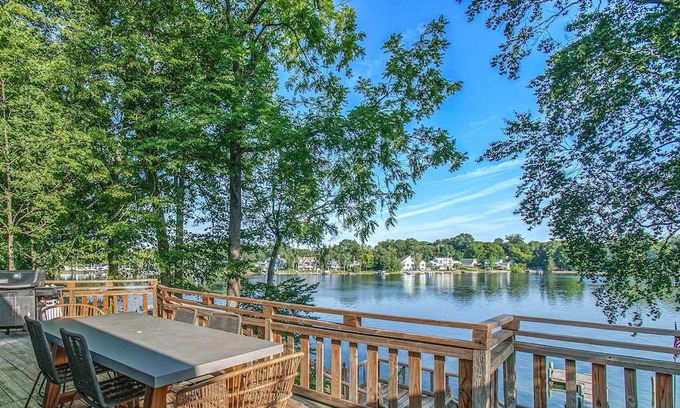 Paw Paw Lake House | The Lakewood Cottage on Paw Paw Lake