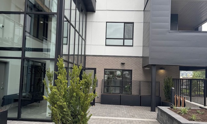 Abbotsford Condo | Cozy brand new 1 bedroom Condo , close to Hospital , UFV & downtown Abbotsford.