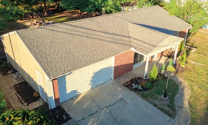 Royal Manor House | 4 Bed Ranch-Fire Pit-Pet & Kid Friendly-King Bed