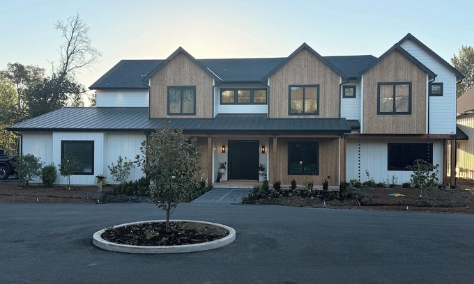 Sherwood - Tualatin South House | The Getaway! 20 acres, Sauna, Theater, Game Rm, Sports Ct, Turf, Outdoor Kitchen