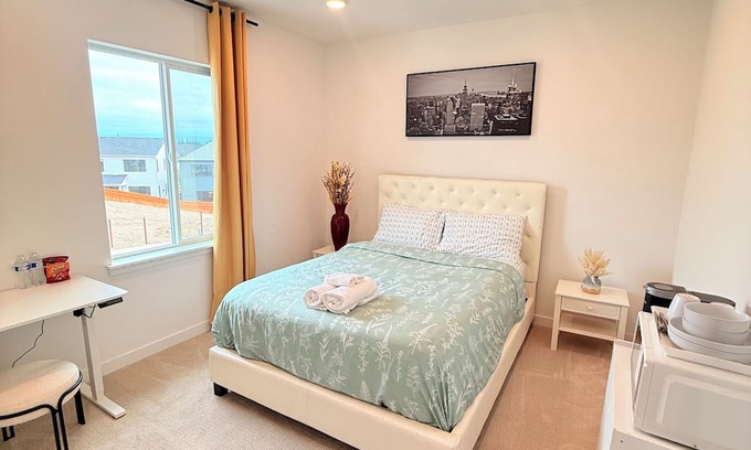 Bonney Lake House | Cozy room in charming Bonney Lake with AC + car