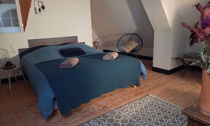 Angiens Bed & Breakfast | Blue room for 4 people at "Maison Silleron". Breakfast included. 5*