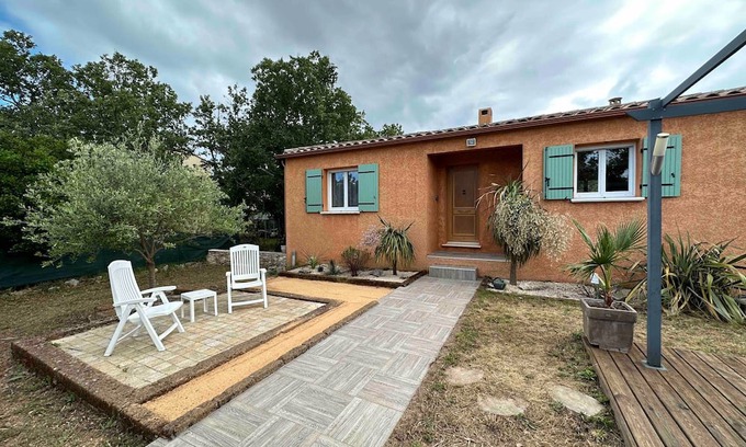 Mejannes-le-Clap House | Holiday Home 'Villa' with Private Pool, Wi-Fi and Air Conditioning