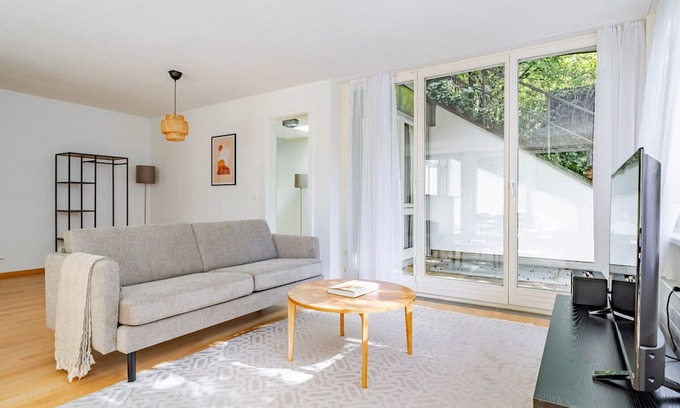 Hirslanden Apartment | Blueground | Hirslanden, balcony, nr Zürich Lake