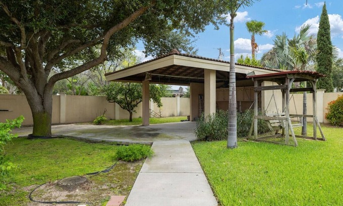 Mission Apartment | Valley Gateaway! Pool House