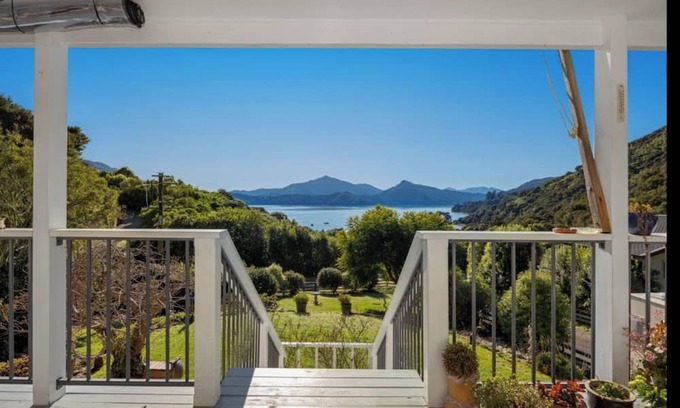 Moetapu Bay House | Coastal Retreat on Moetapu Bay Road – Marlborough Sounds Paradise