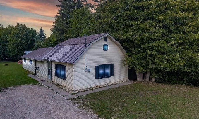 St Ignace House | Kendall's Northern Retreat