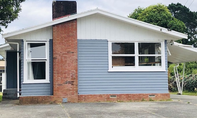 Mount Albert House | 3-Bedroom House - 30 Laurel St