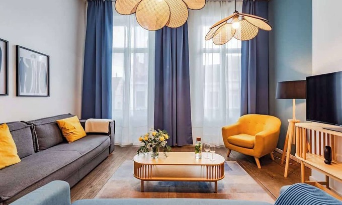 Lower Town Apartment | Modern Comfort by Grand Place