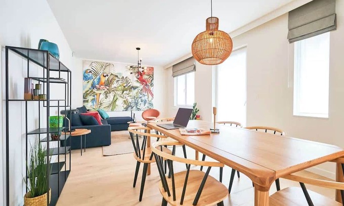 Plasky Apartment | NATO & EU 2BR Aprt - Free Luggage Room