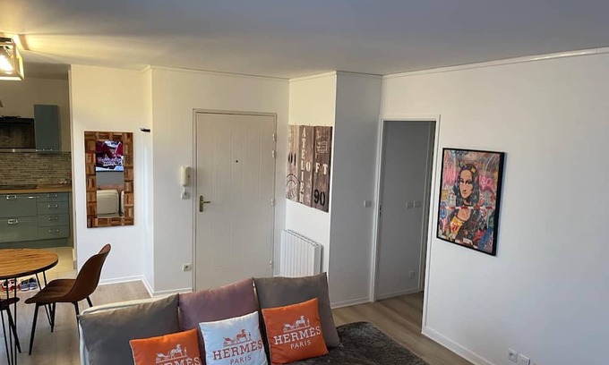 Conflans-Sainte-Honorine Apartment | Cosy modern apartment - 4 min walk from station