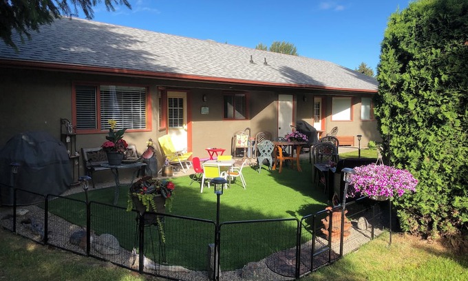 Central Okanagan House | Enjoy your Winter in a one Bedroom Condo in Holiday Park Resort, Kelowna BC!