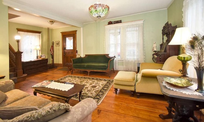 Shelburne Falls Apartment | Rose wisteria 4 guests 2 bedrooms-full+queen beds