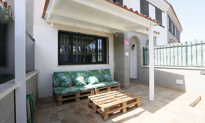 San Fernando Apartment | Vacation 'Masvacation Hr 4roomterraceparking' with Private Terrace, Wi-Fi and Air Conditioning