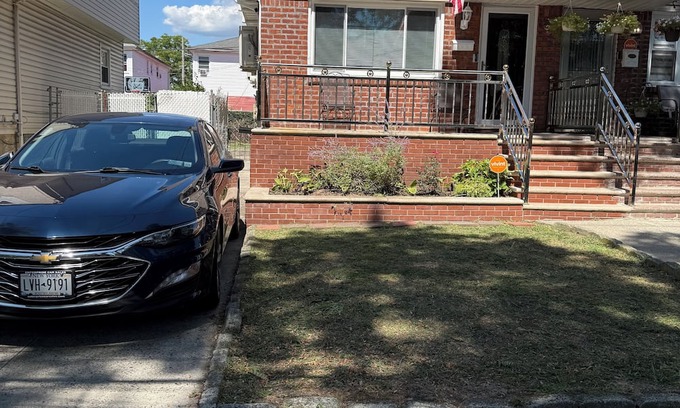 Queens House | Serene 3-bedroom house with AC in Queens located in a quiet neighborhood
