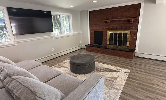 South Farmingdale House | Ryder Cup Haven 3-Bedroom Comfort Home with AC Minutes from the Course