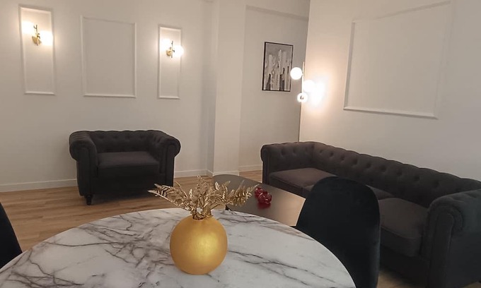 Figares Apartment | Apartment Ancha de Gracia Center
