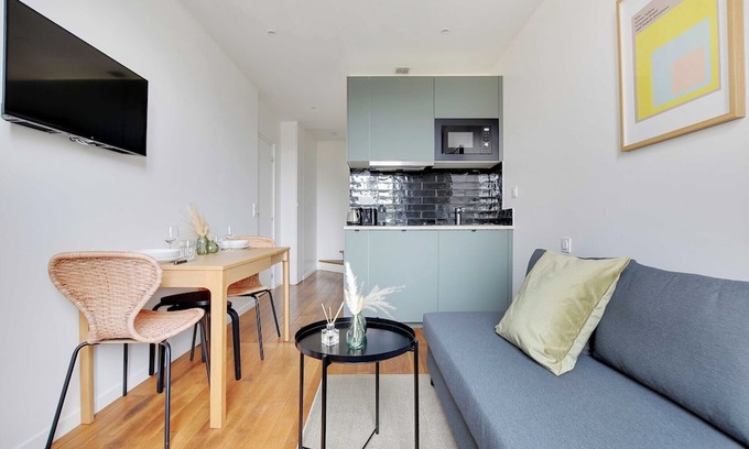 Centre Apartment | Modern Apartment - 1BR-4P - Near Paris