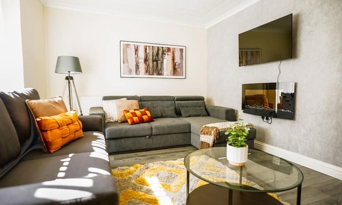 Wishaw House | Snug Modern House in Wishaw