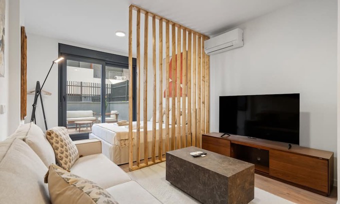 San Sebastian de los Reyes Apartment | Exclusivo apartamento con terraza privada, piscina, gimnasio y coworking