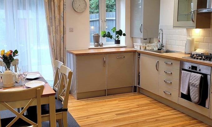 Alexandra House | Family-Friendly 3-Bedroom Home in Tolworth with Easy London Access