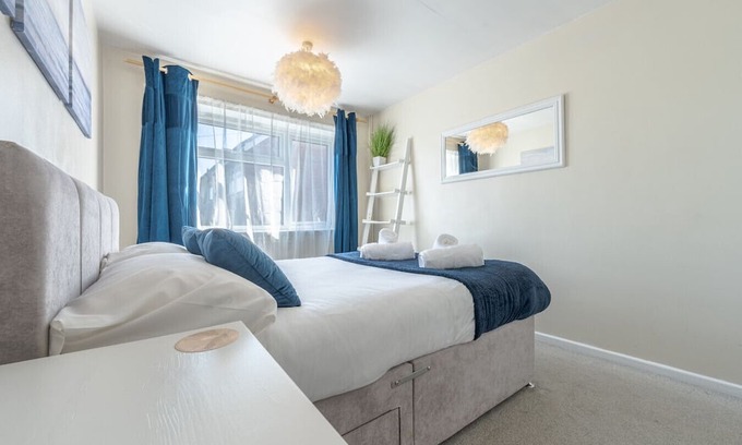 Newcastle-Under-Lyme Apartment | Simple Comforts: 2BR Flat with Free Parking in Newcastle-under-Lyme