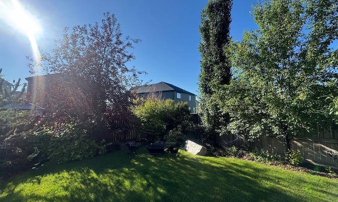 Chestermere House | Executive Home - Just Off Chestermere Lake