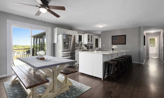 Cass County House | 4BR 20-Acre Country Retreat with Private FishPond