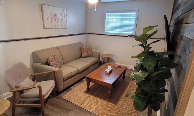 Fredericton Apartment | 1 Bedroom Apartment/Sofa Bed/Near Airport