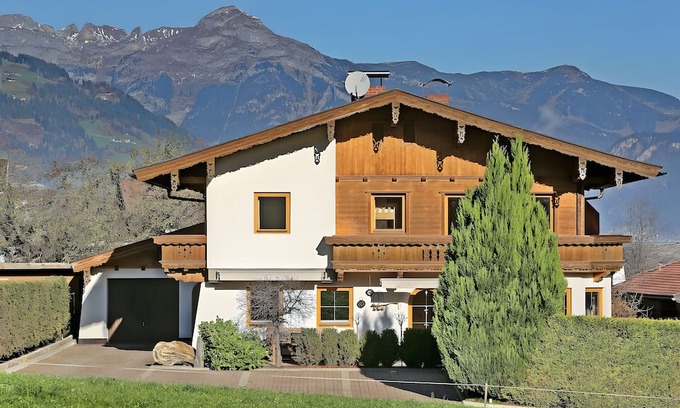 Ried im Zillertal Apartment | Apartment 'Mia' with Mountain View, Balcony and Wi-Fi