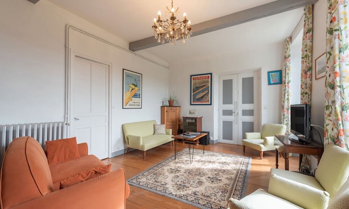 Lagarde Bed & Breakfast | Bed and Breakfast 'Chambre Mathilde Et Sa Suite' with Mountain View, Shared Terrace and Wi-Fi